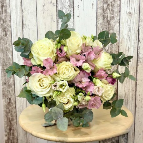 Buchet flori “Ivory Blush Elegance”